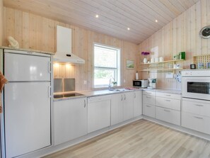 Fridge, microwave, dishwasher, cookware/dishes/utensils