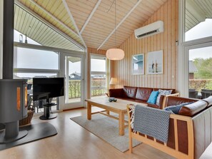 Fernseher, Kamin, DVD-Player