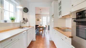 Køleskab, mikrobølgeovn, ovn, opvaskemaskine