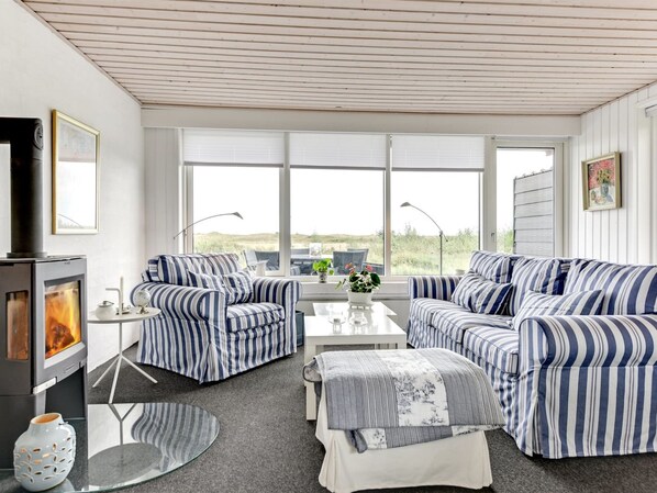Interior - "Mumme" - 100m from the sea by Interhome (Hals)