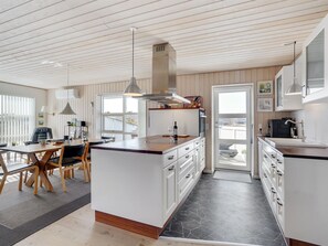 Fridge, microwave, dishwasher, cookware/dishes/utensils