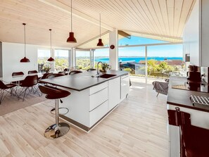 Kühlschrank, Geschirrspüler, Kochgeschirr/Geschirr/Besteck