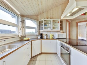 Fridge, microwave, dishwasher, cookware/dishes/utensils