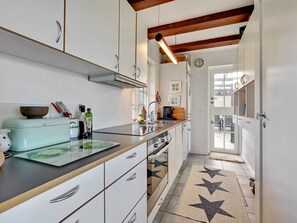 Fridge, oven, dishwasher, cookware/dishes/utensils
