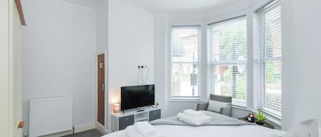 1 bedroom, iron/ironing board, free WiFi