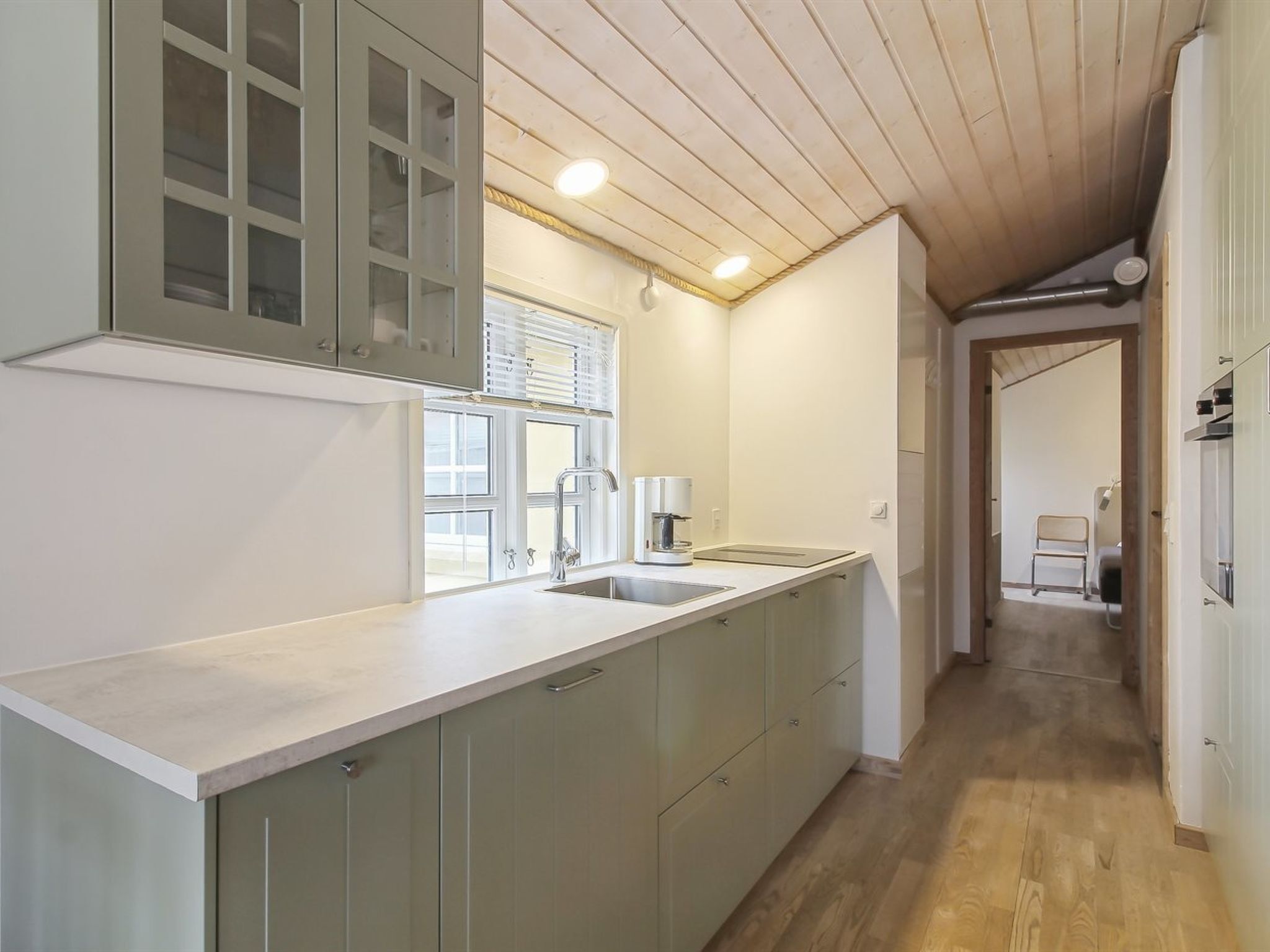 Fridge, dishwasher, cookware/dishes/utensils