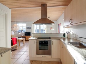 Fridge, microwave, dishwasher, cookware/dishes/utensils - "Frænde" - 600m from the sea by Interhome (Løkken)