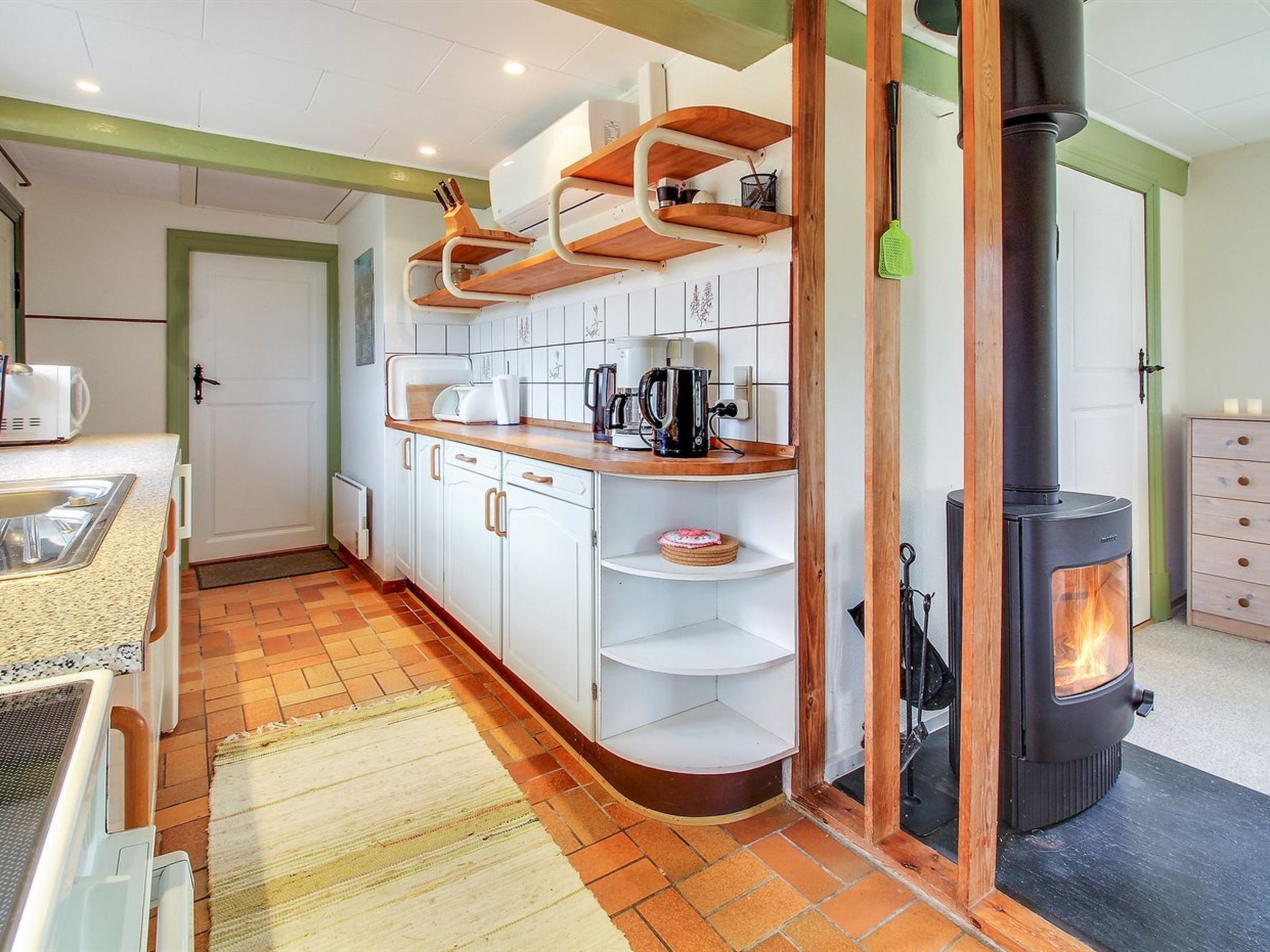 Fridge, microwave, oven, cookware/dishes/utensils