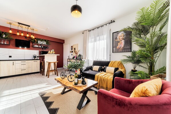 TV connectée, jeux vidéo, lecteur de DVD, livres