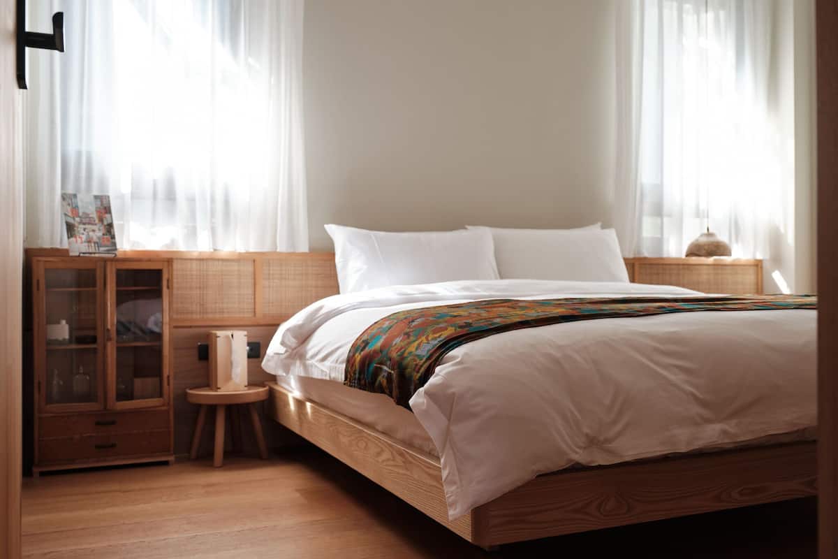 Gallery Double Room, 1 Queen Bed | Free WiFi, bed sheets