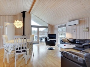 Fernseher, Kamin, DVD-Player
