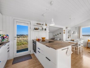 Fridge, microwave, dishwasher, cookware/dishes/utensils