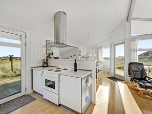 Fridge, microwave, dishwasher, cookware/dishes/utensils