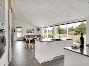 Kühlschrank, Mikrowelle, Ofen, Geschirrspüler