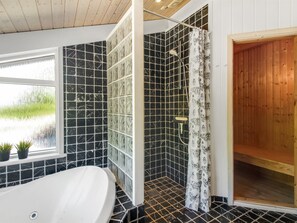 Bathroom - "Elvan" - 450m from the sea by Interhome (Løkken)