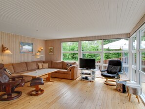 TV, fireplace, DVD player, table football