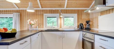 Kühlschrank, Ofen, Geschirrspüler, Hochstuhl