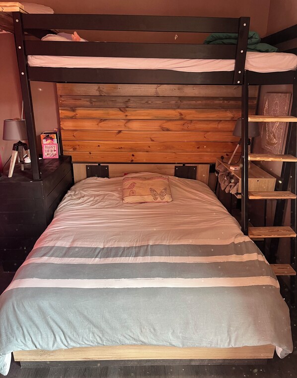 3 Schlafzimmer, Schreibtisch, Bügeleisen/Bügelbrett, kostenloses WLAN