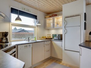 Fridge, microwave, dishwasher, cookware/dishes/utensils