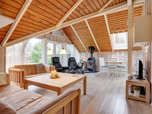 TV, fireplace, DVD player