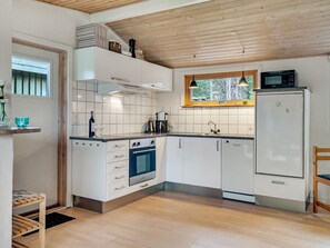 Fridge, microwave, oven, dishwasher - "Joosua" - 400m from the sea by Interhome (Sæby)