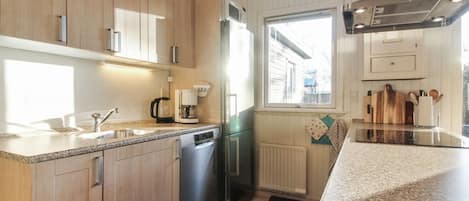 Réfrigérateur, micro-ondes, lave-vaisselle