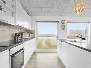 Réfrigérateur, micro-ondes, four, lave-vaisselle