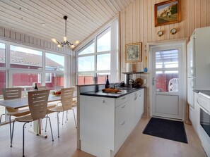 Fridge, microwave, cookware/dishes/utensils - "Karlsson" - 500m from the sea by Interhome (Løkken)