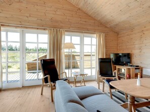 Fernseher, Kamin, DVD-Player