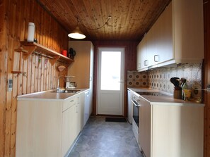 Kühlschrank, Ofen, Geschirrspüler, Kochgeschirr/Geschirr/Besteck