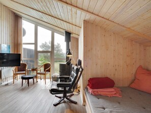 TV, fireplace, DVD player