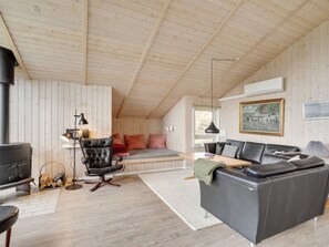 TV, fireplace, DVD player