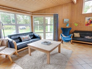 TV, fireplace, DVD player