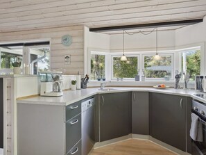 Fridge, microwave, dishwasher, cookware/dishes/utensils