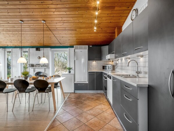 Køleskab, mikrobølgeovn, ovn, opvaskemaskine