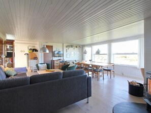 Tv, eldstad och dvd-spelare