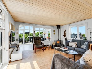 TV, lareira, DVD player