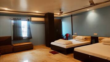 Suite | 1 habitación, ropa de cama de alta calidad, escritorio y insonorización