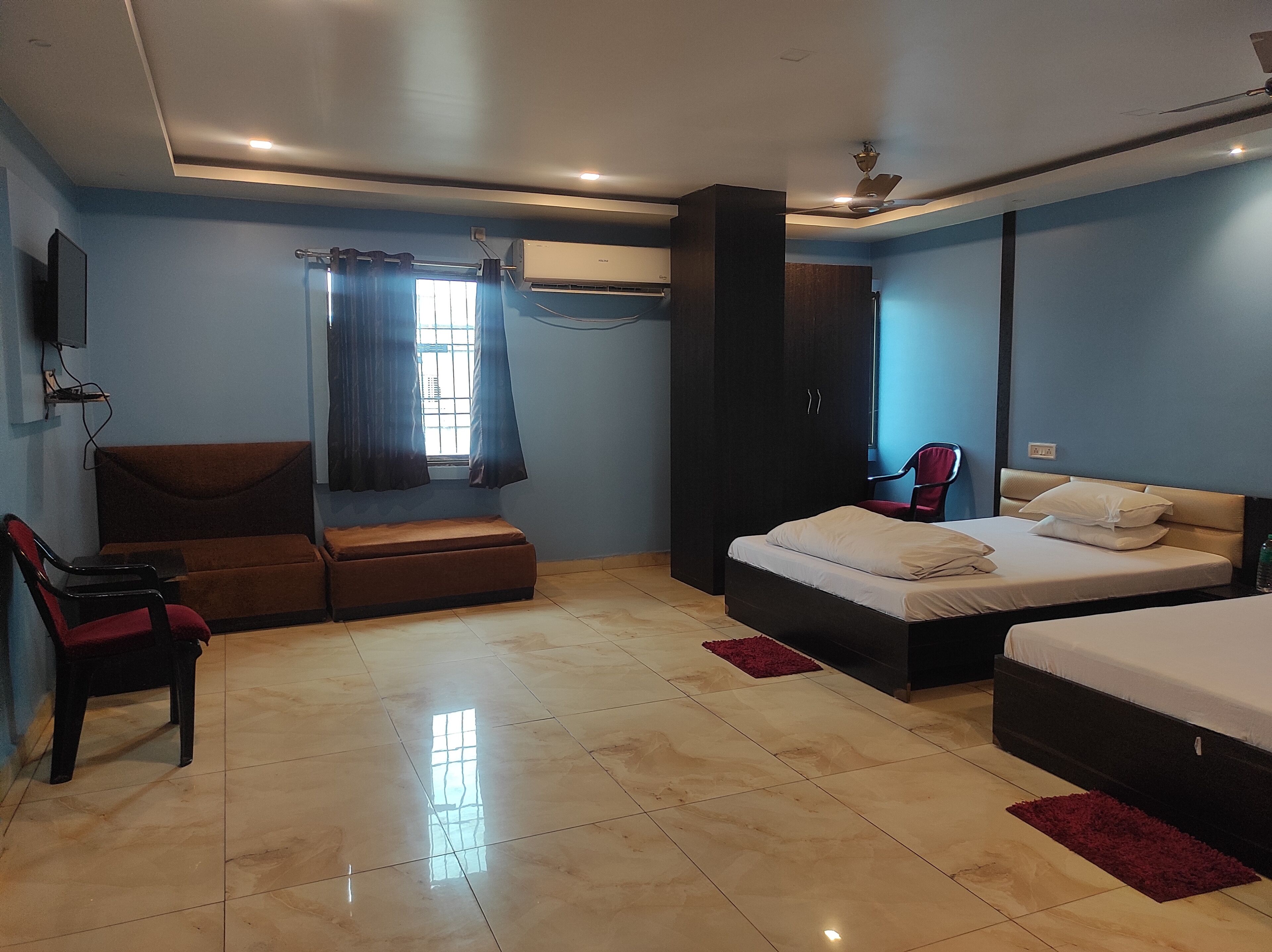 Suite | Premium bedding, desk, soundproofing, free WiFi