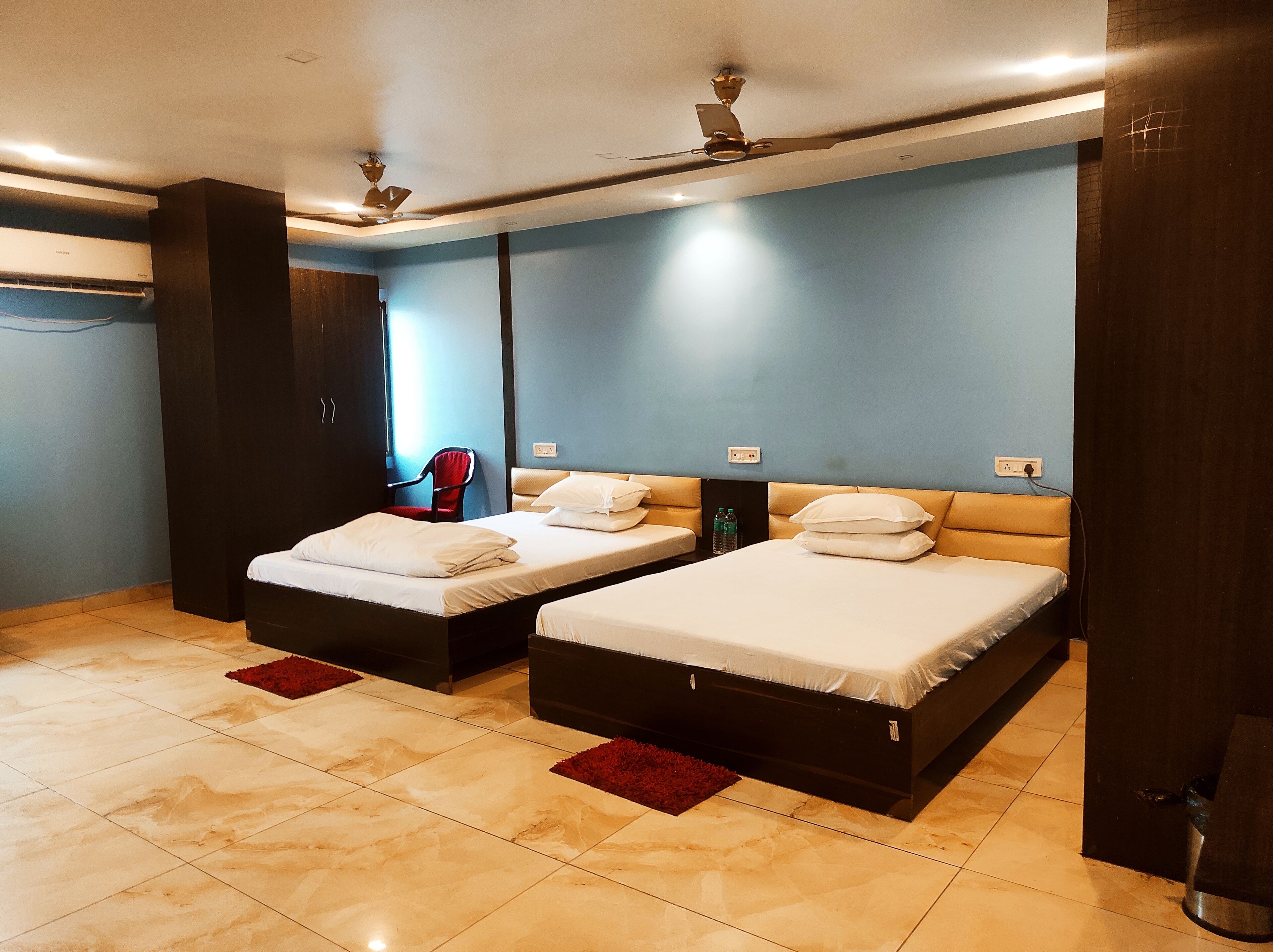 Suite | Premium bedding, desk, soundproofing, free WiFi