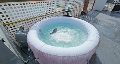 Cozy and Modern Apartment Black & White with Jacuzzi on Terrace