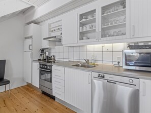 Køleskab, mikrobølgeovn, ovn, opvaskemaskine