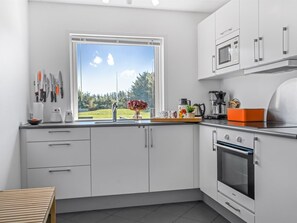 Refrigerador, microondas, horno y lavavajillas 