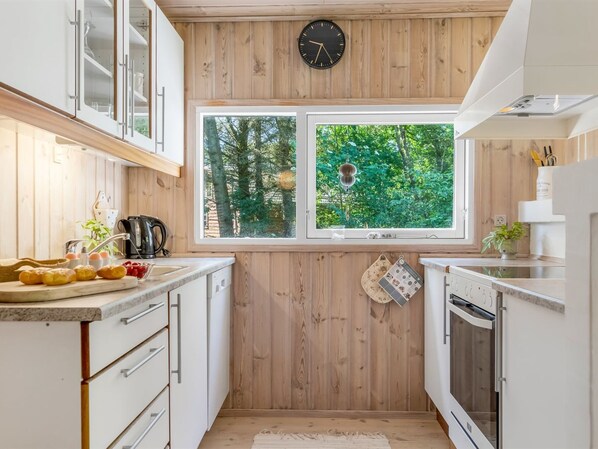 Kühlschrank, Ofen, Geschirrspüler, Hochstuhl