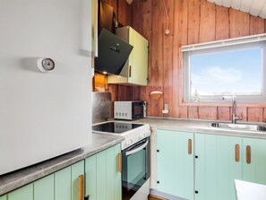 Kylskåp, mikrovågsugn, ugn och diskmaskin