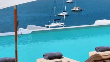 2 buitenzwembaden, parasols voor strand/zwembad