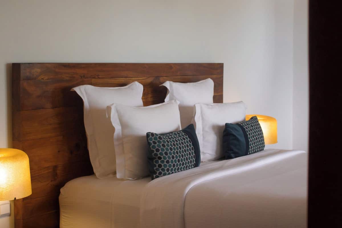 1 bedroom, Egyptian cotton sheets, premium bedding, Select Comfort beds