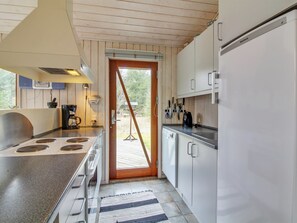 Fridge, microwave, dishwasher, cookware/dishes/utensils