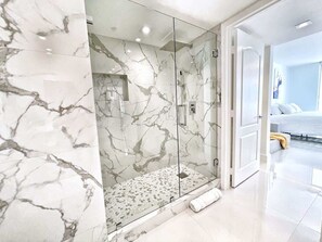 Shower, hair dryer - Blissful Sky Residence w/ Ocean & City Views (Miami)