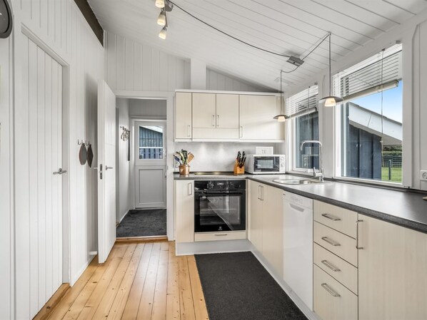 Fridge, microwave, dishwasher, cookware/dishes/utensils